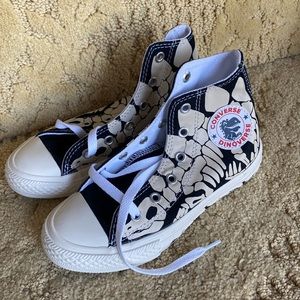 NEW converse dinoverse sneakers with “CONNOR” labeled on it kids size 13